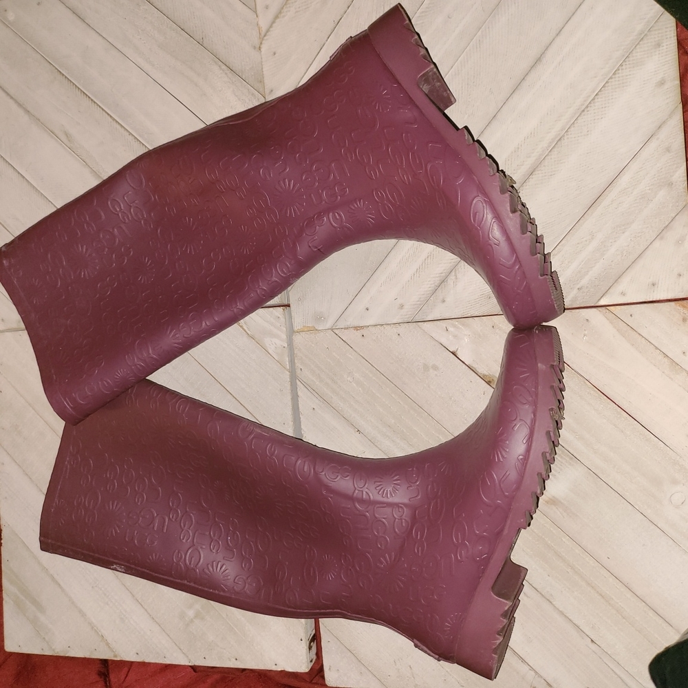 UGG Size 6 Lavender Rain Boots - Picture 3 of 8